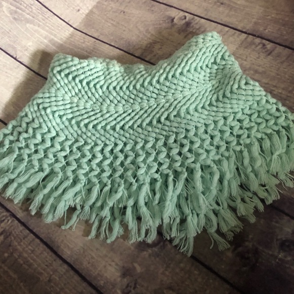 AEO cowl scarf/poncho - Picture 4 of 4